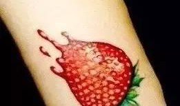 手上有纹身的网红吃瓜,揭秘娱乐圈幕后真相